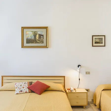 Cristina Hotel 2*
