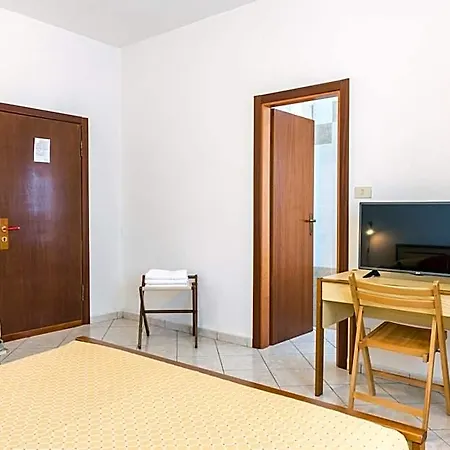 Cristina Hotel