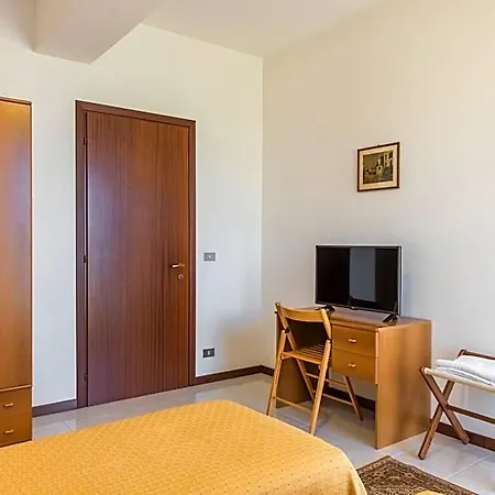 Cristina Hotel 2*