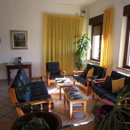 Cristina Hotel 2*